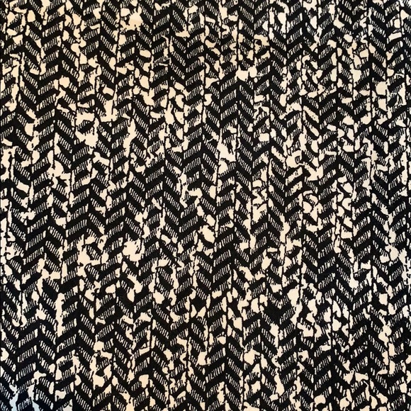 Express white and black pencil skirt - Picture 2 of 4